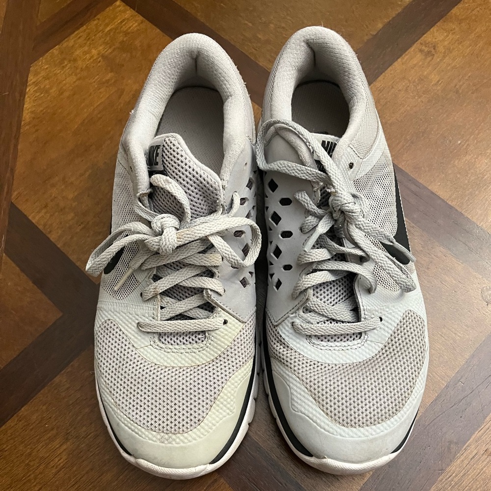 Nike Flex 2015 RUN Size 6.5 Y